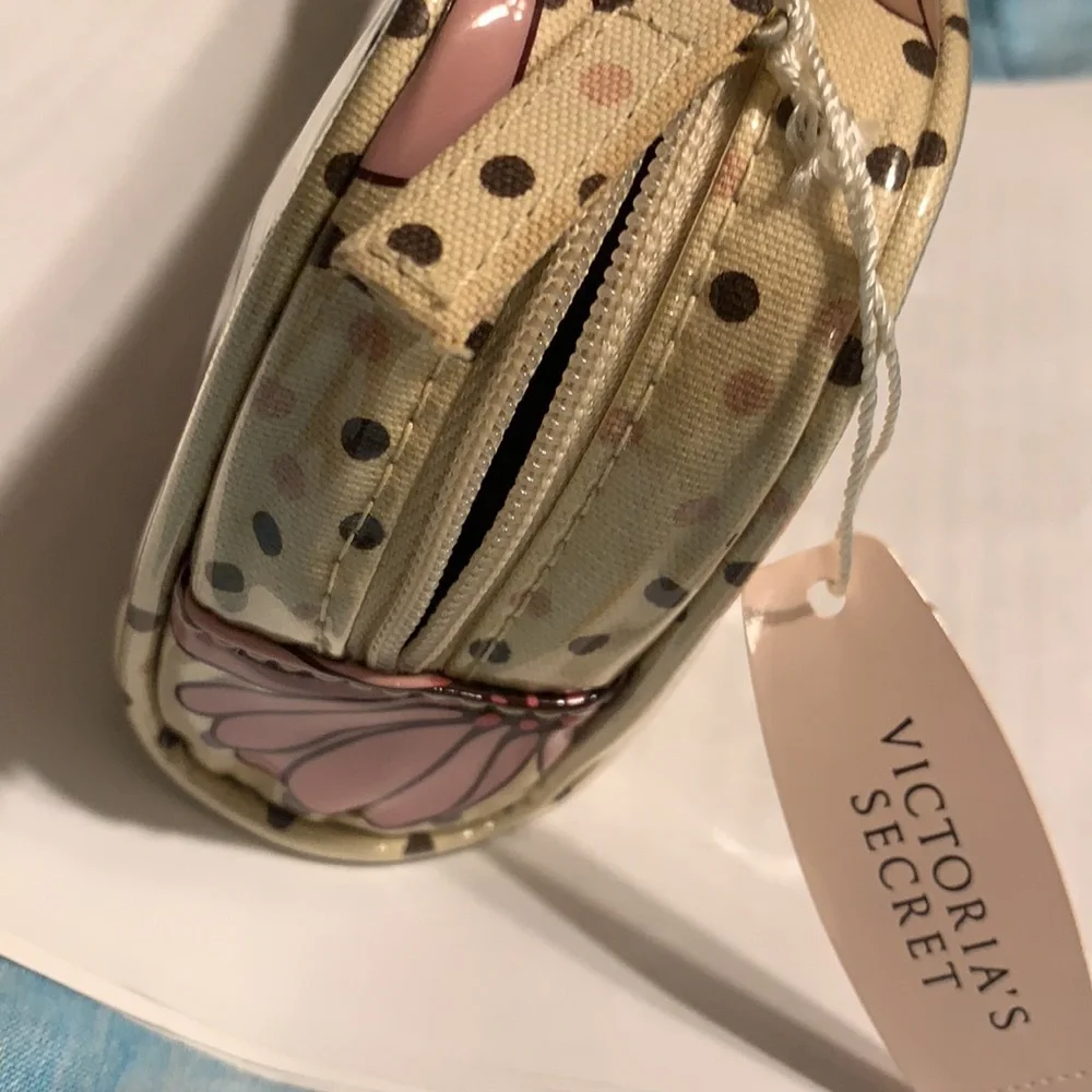 VICTORIA’S SECRET COSMETICS MAKEUP BAG NEW W TAGS.